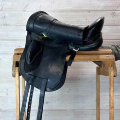 Used Schleese HK Dressage Saddle 17.5/MW -Weaver Leather Store 327 L Flap 71549.1684874704