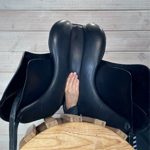 Used Stubben Portos Dressage Saddle 17.5/MW 13 Used Stubben Portos Dressage Saddle 17.5/MW - Image 11