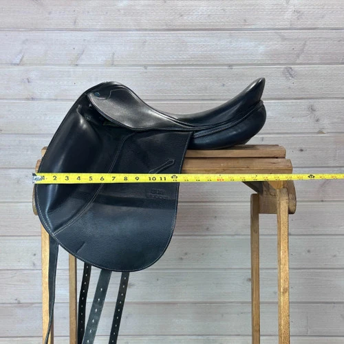 Used Stubben Portos Dressage Saddle 17.5/MW 10 Used Stubben Portos Dressage Saddle 17.5/MW - Image 8