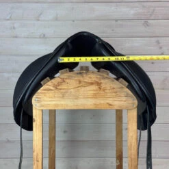 Used Stubben Portos Dressage Saddle 17.5/MW 22 Used Stubben Portos Dressage Saddle 17.5/MW -Weaver Leather Store 330 Front Measurement 32625.1686181832