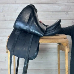 Used Stubben Portos Dressage Saddle 17.5/MW 16 Used Stubben Portos Dressage Saddle 17.5/MW -Weaver Leather Store 330 L Flap 89169.1686181817