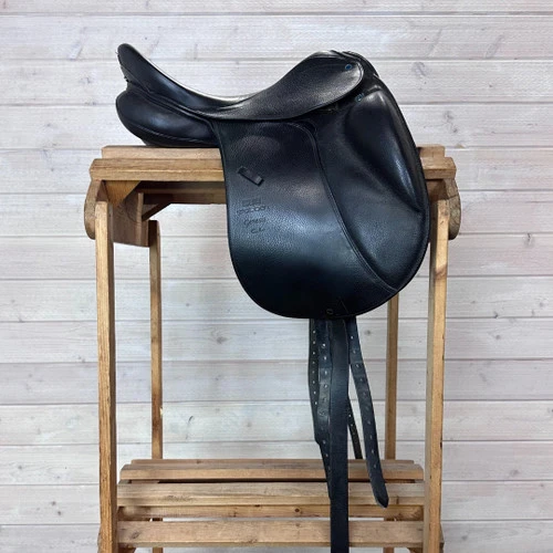 Used Stubben Genesis CL Dressage Saddle 17/N 6 Used Stubben Genesis CL Dressage Saddle 17/N - Image 4