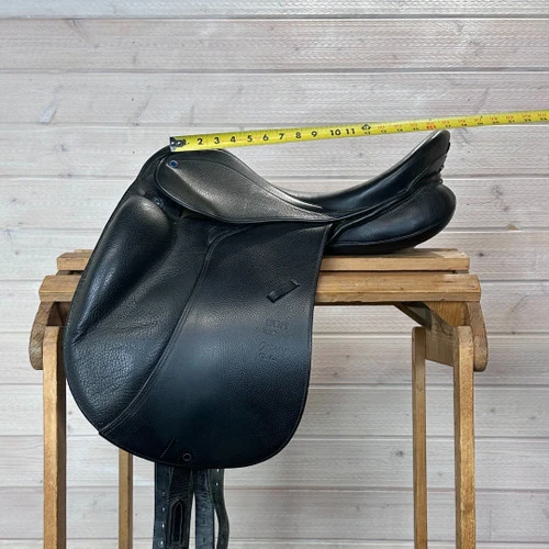 Used Stubben Genesis CL Dressage Saddle 17/N 11 Used Stubben Genesis CL Dressage Saddle 17/N - Image 9