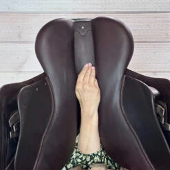 Used CWD 2GS Close Contact Saddle 18/M 21 Used CWD 2GS Close Contact Saddle 18/M -Weaver Leather Store 333 Channel Measurement 95481.1687462084