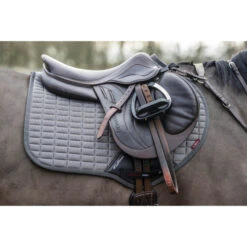 LeMieux Self-Cool Close Contact Square Pad -Weaver Leather Store self cooling cc polar grey lifestyle 4854 lemieux 94556.1670554260