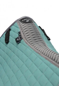 LeMieux Self-Cool Close Contact Square Pad -Weaver Leather Store self cooling cc spearment detail 4854 lemieux 95059.1670554193