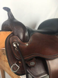 Circle Y Topeka Flex2 Trail Saddle 1651 -Weaver Leather Store topeka saddle front detail circle y 96140.1573161255